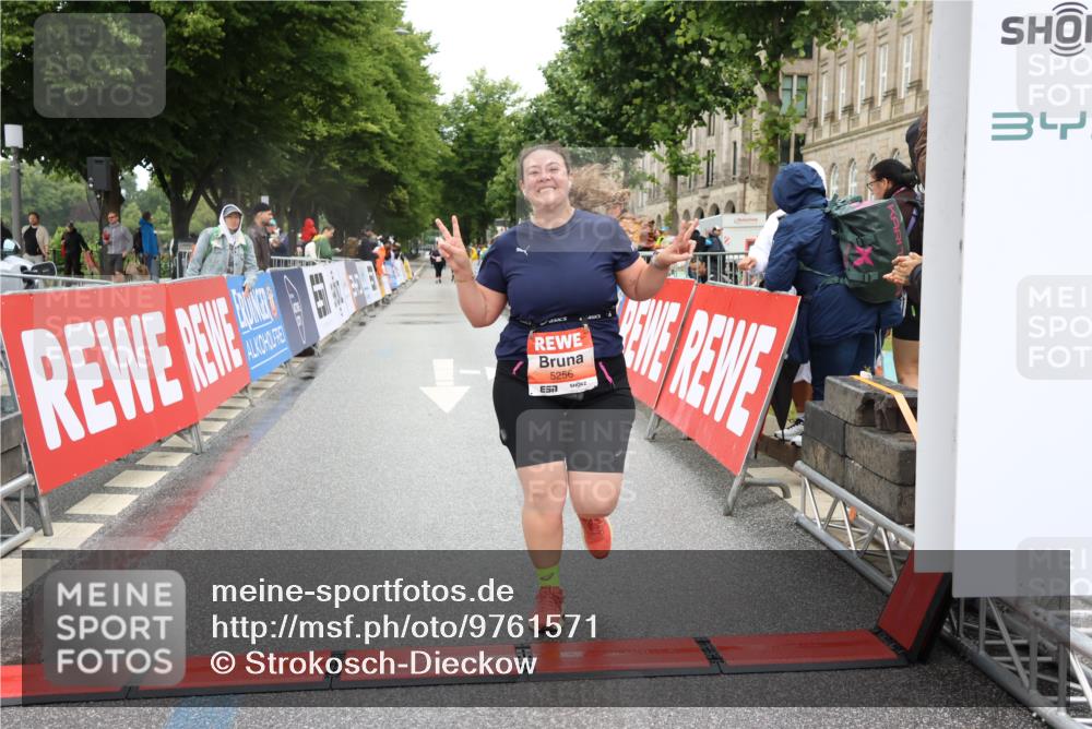 14.06.2026 - REWE Women's Run Strokosch-Dieckow http://msf.ph/oto/9761571 14.06.2026 11:13:49 Ziel 5256 meine-sportfotos.de