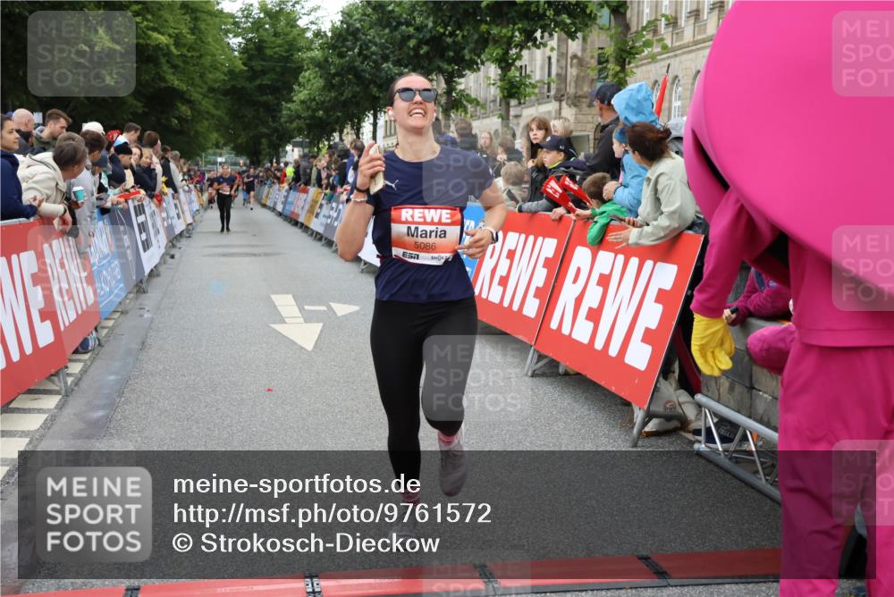 14.06.2026 - REWE Women's Run Strokosch-Dieckow http://msf.ph/oto/9761572 14.06.2026 10:58:40 Ziel 5086, 5980 meine-sportfotos.de