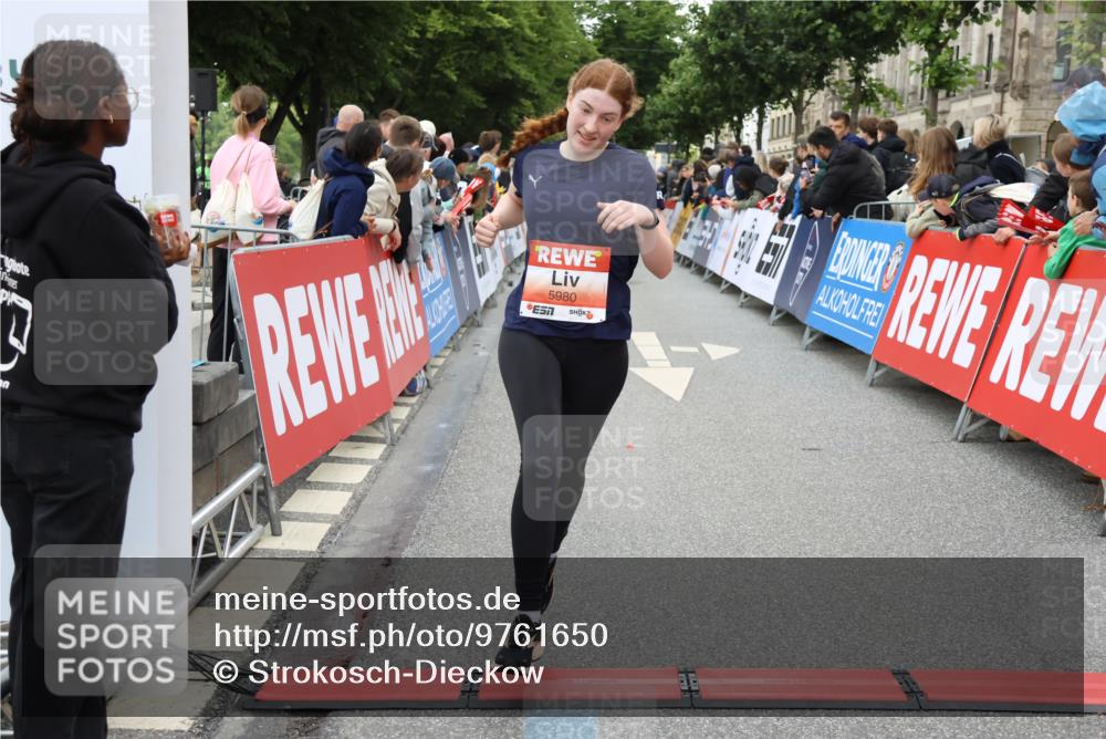 14.06.2026 - REWE Women's Run Strokosch-Dieckow http://msf.ph/oto/9761650 14.06.2026 10:58:34 Ziel 5107, 5303, 5871, 5898, 5980 meine-sportfotos.de