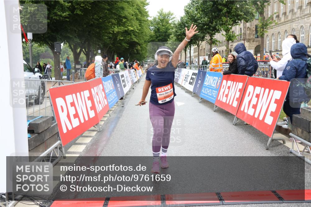 14.06.2026 - REWE Women's Run Strokosch-Dieckow http://msf.ph/oto/9761659 14.06.2026 11:13:39 Ziel 5057, 5252, 5537, 5564, 5645, 5678, 5726, 5955, 6033, 6059 meine-sportfotos.de