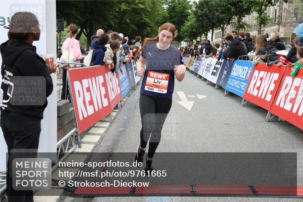 14.06.2026 - REWE Women's Run Strokosch-Dieckow http://msf.ph/oto/9761665 14.06.2026 10:58:34 Ziel 5107, 5303, 5871, 5898, 5980 meine-sportfotos.de