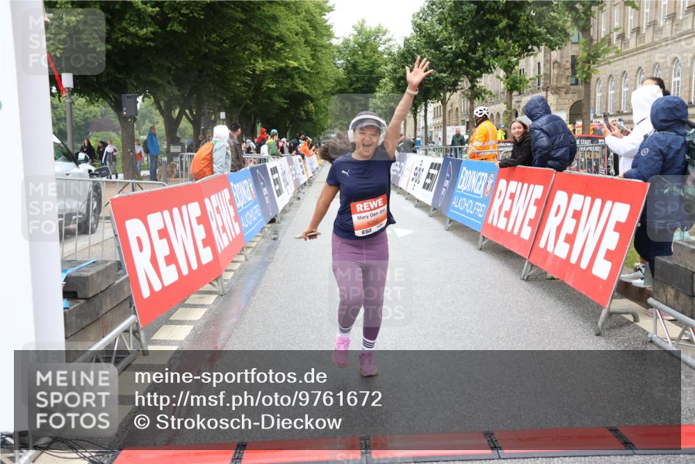 14.06.2026 - REWE Women's Run Strokosch-Dieckow http://msf.ph/oto/9761672 14.06.2026 11:13:39 Ziel 5057, 5252, 5537, 5564, 5645, 5678, 5726, 5955, 6033, 6059 meine-sportfotos.de