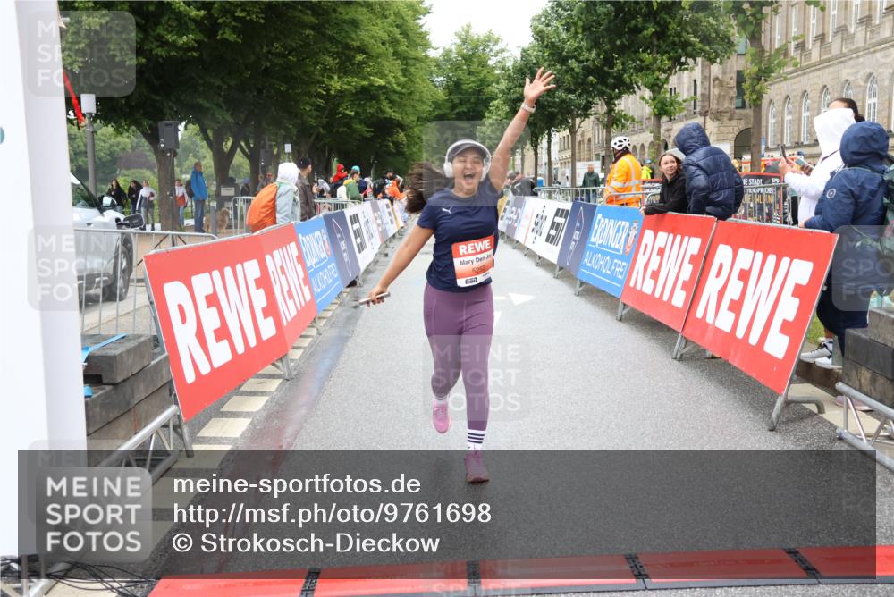 14.06.2026 - REWE Women's Run Strokosch-Dieckow http://msf.ph/oto/9761698 14.06.2026 11:13:39 Ziel 5057, 5252, 5537, 5564, 5645, 5678, 5726, 5955, 6033, 6059 meine-sportfotos.de