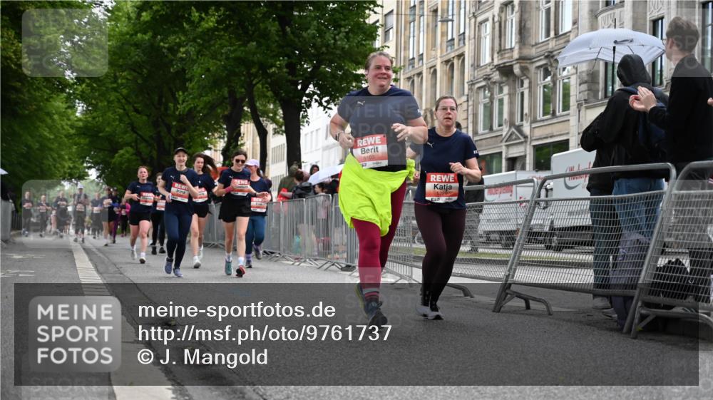 14.06.2026 - REWE Women's Run J. Mangold http://msf.ph/oto/9761737 14.06.2026 11:06:51 Ziel 5103, 5229, 5368, 5483, 5484, 6041 meine-sportfotos.de