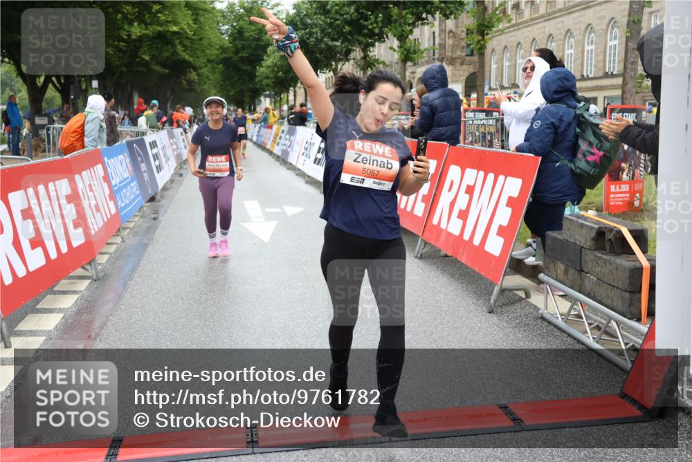 14.06.2026 - REWE Women's Run Strokosch-Dieckow http://msf.ph/oto/9761782 14.06.2026 11:13:37 Ziel 5057, 5252, 5537, 5564, 5645, 5678, 5726, 5936, 5955, 6033, 6059 meine-sportfotos.de
