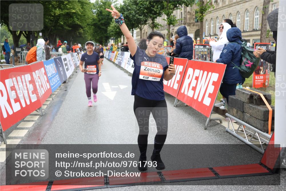 14.06.2026 - REWE Women's Run Strokosch-Dieckow http://msf.ph/oto/9761793 14.06.2026 11:13:37 Ziel 5057, 5252, 5537, 5564, 5645, 5678, 5726, 5936, 5955, 6033, 6059 meine-sportfotos.de