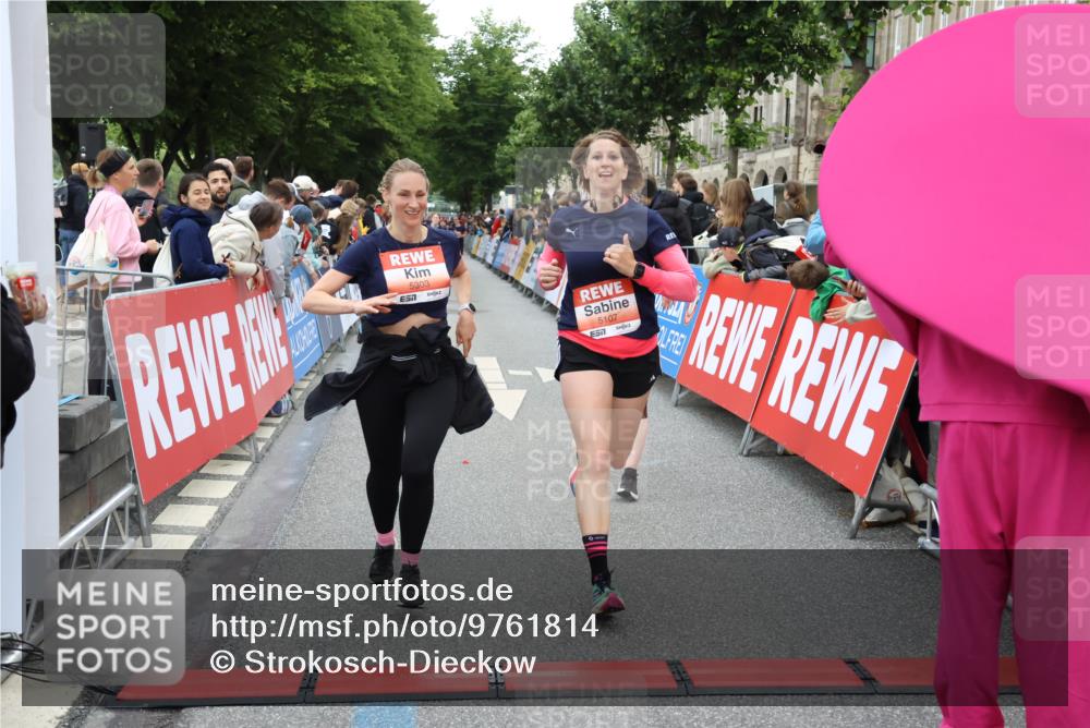 14.06.2026 - REWE Women's Run Strokosch-Dieckow http://msf.ph/oto/9761814 14.06.2026 10:58:30 Ziel 5107, 5111, 5303, 5320, 5871, 5898, 5980 meine-sportfotos.de