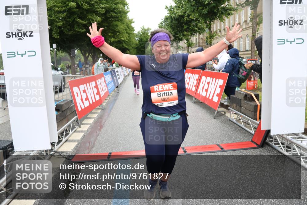14.06.2026 - REWE Women's Run Strokosch-Dieckow http://msf.ph/oto/9761827 14.06.2026 11:13:36 Ziel 5057, 5252, 5537, 5564, 5645, 5678, 5726, 5936, 5955, 6033, 6059 meine-sportfotos.de