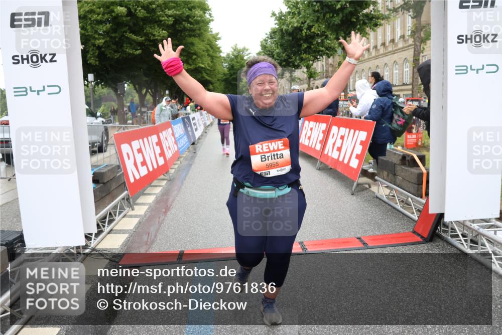 14.06.2026 - REWE Women's Run Strokosch-Dieckow http://msf.ph/oto/9761836 14.06.2026 11:13:36 Ziel 5057, 5252, 5537, 5564, 5645, 5678, 5726, 5936, 5955, 6033, 6059 meine-sportfotos.de