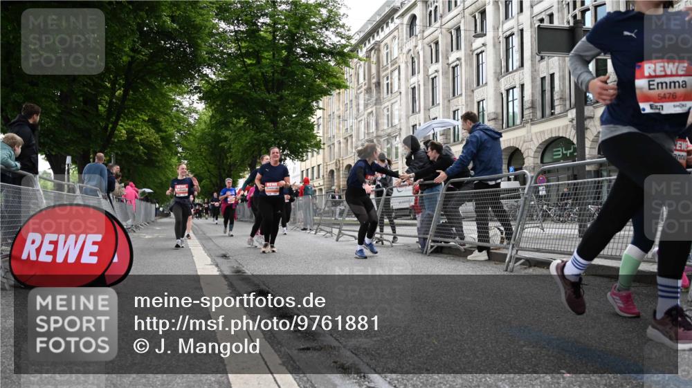 14.06.2026 - REWE Women's Run J. Mangold http://msf.ph/oto/9761881 14.06.2026 11:07:09 Ziel 5116, 5118, 5119, 5122, 5281, 5319, 5412, 5476, 5502, 5728, 5803, 5808, 5895 meine-sportfotos.de