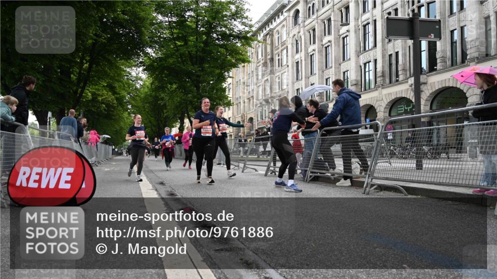 14.06.2026 - REWE Women's Run J. Mangold http://msf.ph/oto/9761886 14.06.2026 11:07:09 Ziel 5116, 5118, 5119, 5122, 5281, 5319, 5412, 5476, 5502, 5728, 5803, 5808, 5895 meine-sportfotos.de
