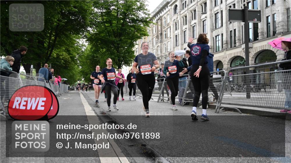 14.06.2026 - REWE Women's Run J. Mangold http://msf.ph/oto/9761898 14.06.2026 11:07:10 Ziel 5116, 5118, 5119, 5122, 5281, 5319, 5412, 5476, 5502, 5728, 5803, 5808 meine-sportfotos.de