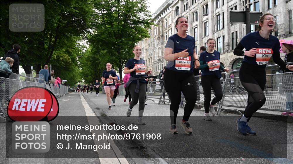 14.06.2026 - REWE Women's Run J. Mangold http://msf.ph/oto/9761908 14.06.2026 11:07:11 Ziel 5116, 5118, 5119, 5122, 5281, 5412, 5476, 5502, 5728, 5803, 5808 meine-sportfotos.de