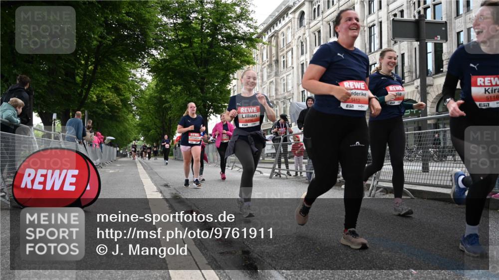 14.06.2026 - REWE Women's Run J. Mangold http://msf.ph/oto/9761911 14.06.2026 11:07:11 Ziel 5116, 5118, 5119, 5122, 5281, 5412, 5476, 5502, 5728, 5803, 5808 meine-sportfotos.de