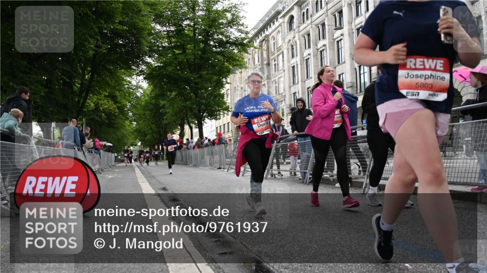 14.06.2026 - REWE Women's Run J. Mangold http://msf.ph/oto/9761937 14.06.2026 11:07:14 Ziel 5116, 5118, 5119, 5122, 5168, 5281, 5412, 5502, 5803 meine-sportfotos.de