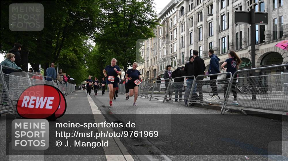 14.06.2026 - REWE Women's Run J. Mangold http://msf.ph/oto/9761969 14.06.2026 11:07:23 Ziel 5114, 5384, 5385, 5908, 5909 meine-sportfotos.de