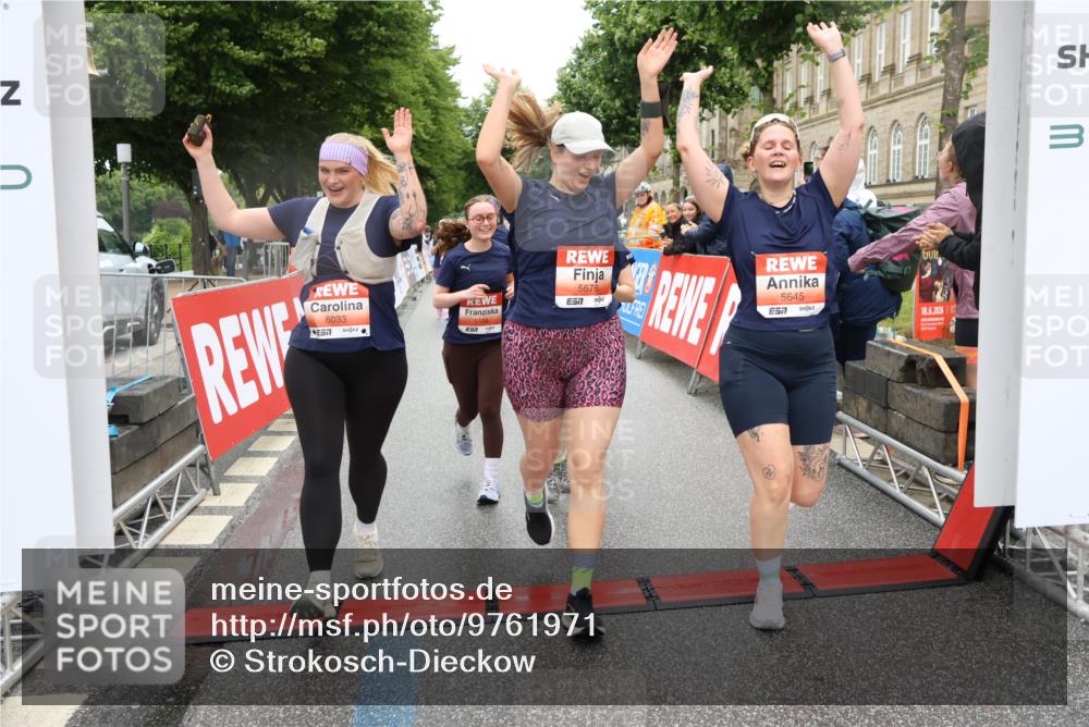 14.06.2026 - REWE Women's Run Strokosch-Dieckow http://msf.ph/oto/9761971 14.06.2026 11:13:33 Ziel 5057, 5383, 5537, 5564, 5645, 5678, 5726, 5936, 5955, 6033, 6059 meine-sportfotos.de