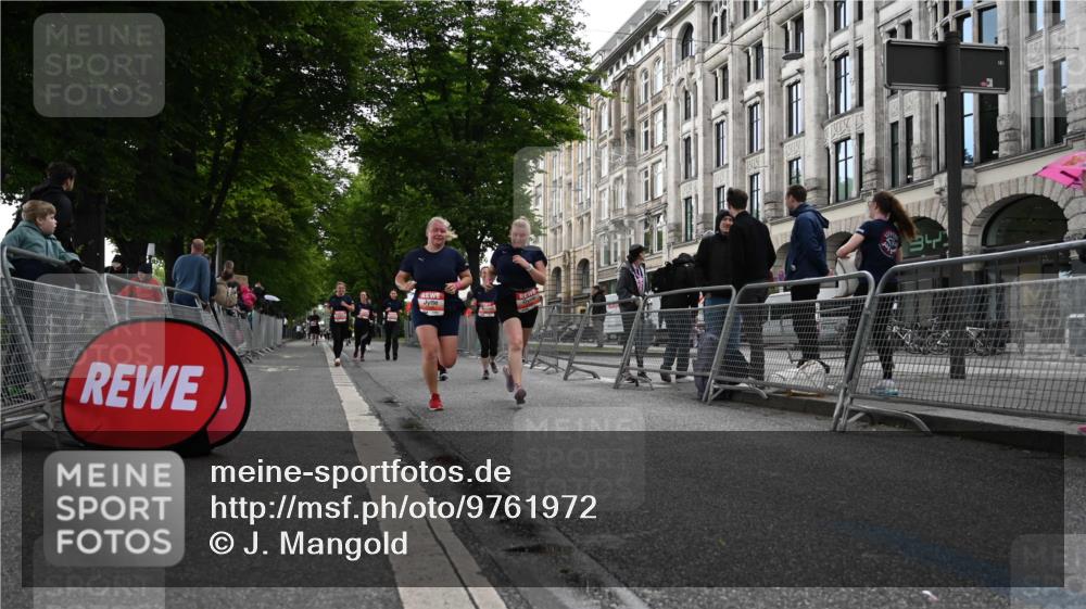14.06.2026 - REWE Women's Run J. Mangold http://msf.ph/oto/9761972 14.06.2026 11:07:23 Ziel 5114, 5384, 5385, 5908, 5909 meine-sportfotos.de