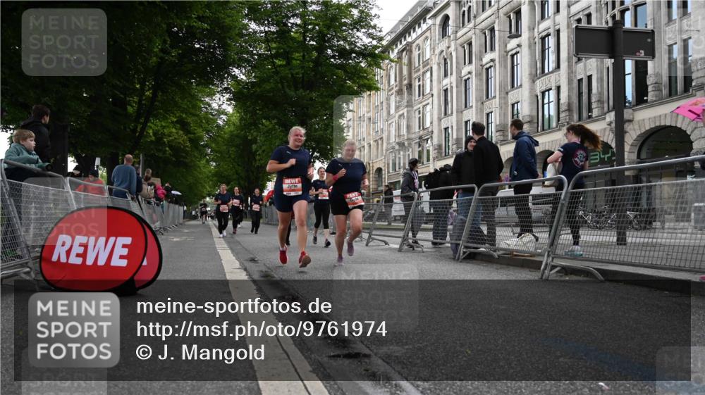 14.06.2026 - REWE Women's Run J. Mangold http://msf.ph/oto/9761974 14.06.2026 11:07:23 Ziel 5114, 5384, 5385, 5908, 5909 meine-sportfotos.de
