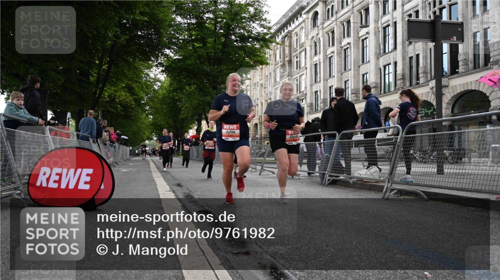14.06.2026 - REWE Women's Run J. Mangold http://msf.ph/oto/9761982 14.06.2026 11:07:24 Ziel 5114, 5384, 5385, 5908, 5909 meine-sportfotos.de