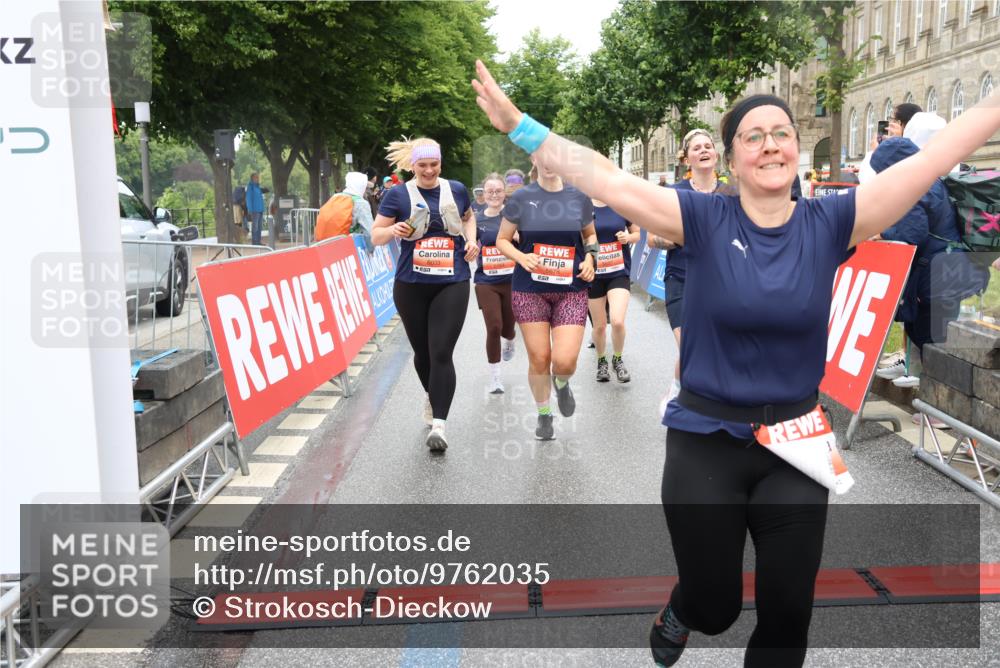 14.06.2026 - REWE Women's Run Strokosch-Dieckow http://msf.ph/oto/9762035 14.06.2026 11:13:32 Ziel 5365, 5383, 5537, 5564, 5645, 5678, 5726, 5936, 5955, 6033, 6059 meine-sportfotos.de