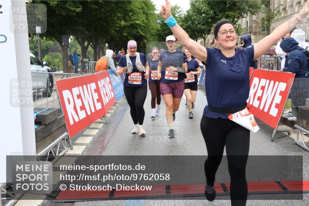 14.06.2026 - REWE Women's Run Strokosch-Dieckow http://msf.ph/oto/9762058 14.06.2026 11:13:32 Ziel 5365, 5383, 5537, 5564, 5645, 5678, 5726, 5936, 5955, 6033, 6059 meine-sportfotos.de