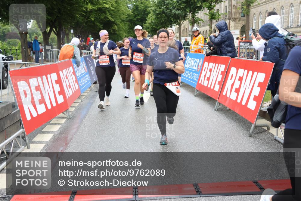 14.06.2026 - REWE Women's Run Strokosch-Dieckow http://msf.ph/oto/9762089 14.06.2026 11:13:31 Ziel 5365, 5383, 5537, 5564, 5645, 5678, 5726, 5936, 5955, 6033, 6059 meine-sportfotos.de