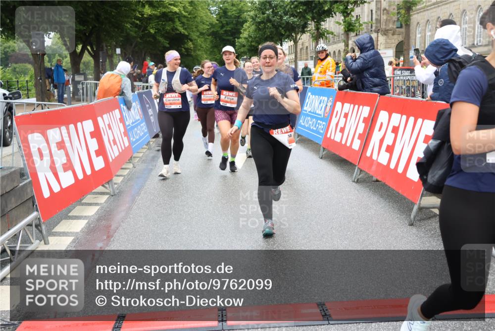 14.06.2026 - REWE Women's Run Strokosch-Dieckow http://msf.ph/oto/9762099 14.06.2026 11:13:31 Ziel 5365, 5383, 5537, 5564, 5645, 5678, 5726, 5936, 5955, 6033, 6059 meine-sportfotos.de