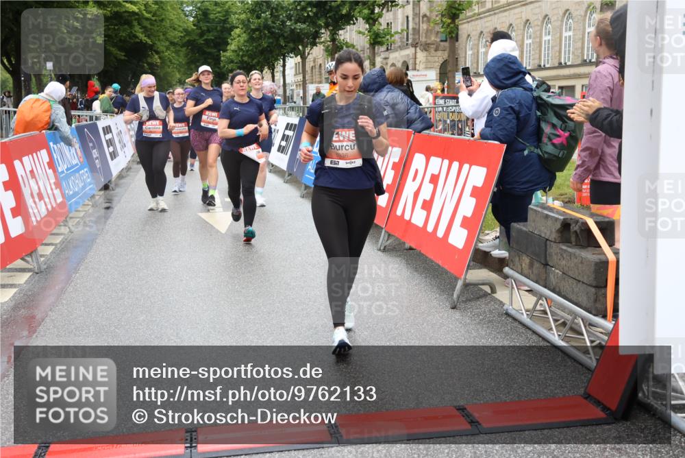 14.06.2026 - REWE Women's Run Strokosch-Dieckow http://msf.ph/oto/9762133 14.06.2026 11:13:30 Ziel 5365, 5383, 5537, 5564, 5645, 5678, 5726, 5936, 6033, 6059 meine-sportfotos.de