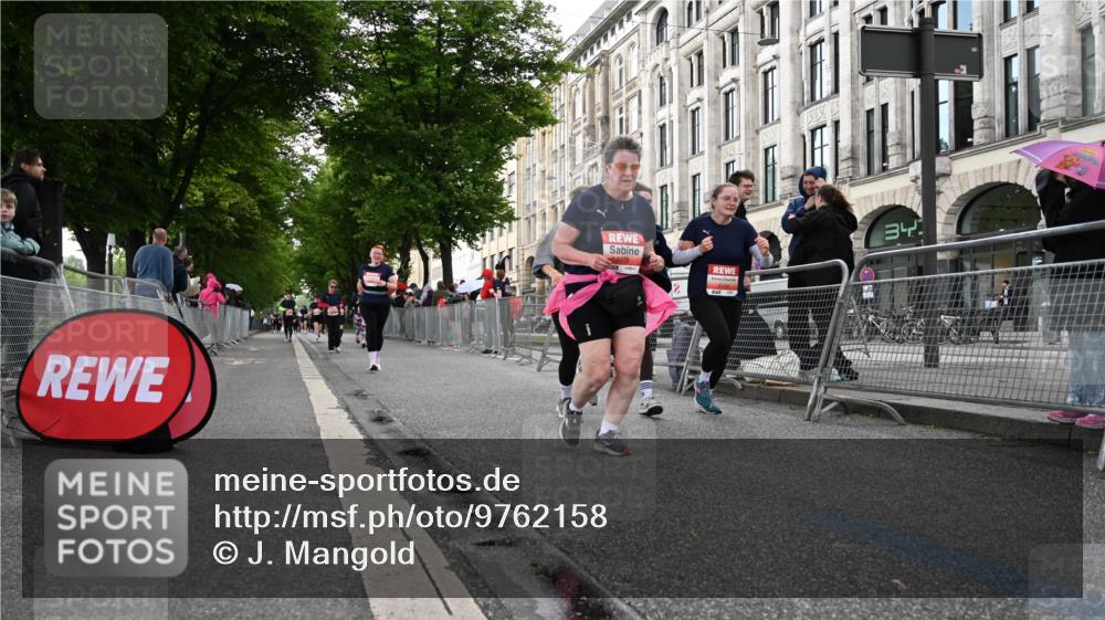 14.06.2026 - REWE Women's Run J. Mangold http://msf.ph/oto/9762158 14.06.2026 11:07:47 Ziel 5128, 5129, 5131, 5206, 5478 meine-sportfotos.de