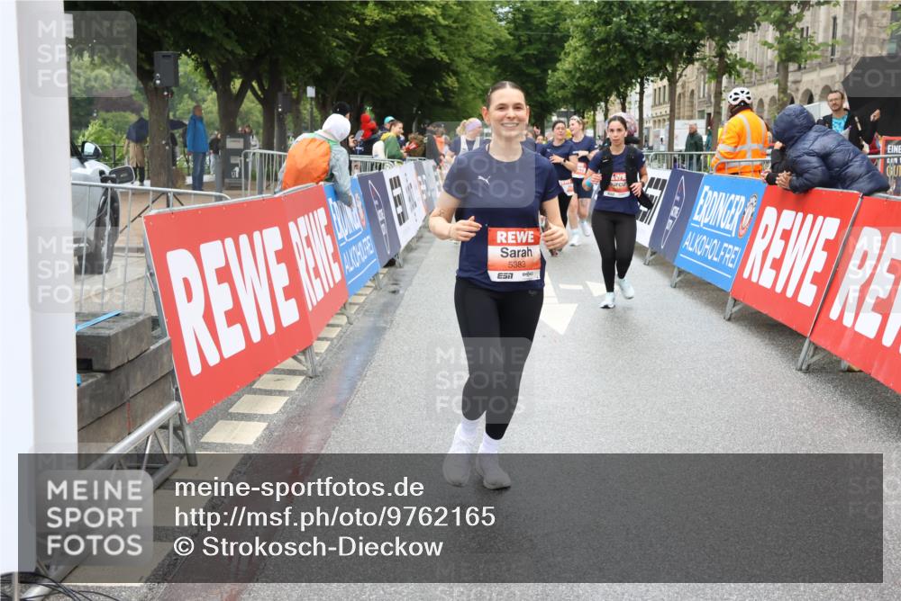 14.06.2026 - REWE Women's Run Strokosch-Dieckow http://msf.ph/oto/9762165 14.06.2026 11:13:27 Ziel 5299, 5365, 5383, 5426, 5726, 5936 meine-sportfotos.de