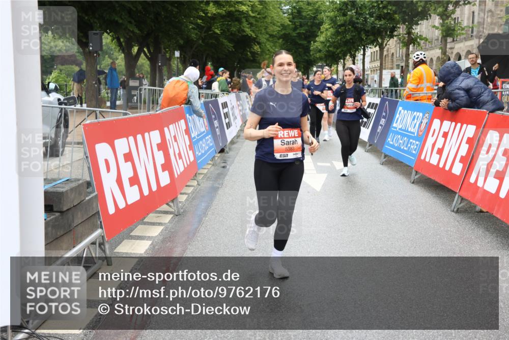 14.06.2026 - REWE Women's Run Strokosch-Dieckow http://msf.ph/oto/9762176 14.06.2026 11:13:27 Ziel 5299, 5365, 5383, 5426, 5726, 5936 meine-sportfotos.de