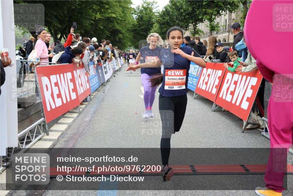 14.06.2026 - REWE Women's Run Strokosch-Dieckow http://msf.ph/oto/9762200 14.06.2026 10:58:19 Ziel 5113, 5505, 5581, 5604, 5679, 5686 meine-sportfotos.de