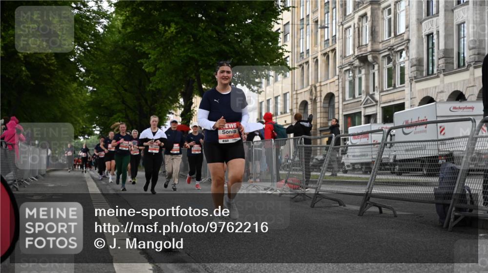 14.06.2026 - REWE Women's Run J. Mangold http://msf.ph/oto/9762216 14.06.2026 11:08:04 Ziel 5296, 5411, 5459, 5875, 5900, 5931 meine-sportfotos.de