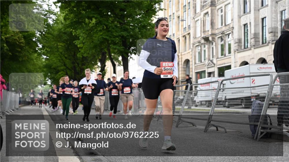 14.06.2026 - REWE Women's Run J. Mangold http://msf.ph/oto/9762225 14.06.2026 11:08:05 Ziel 5296, 5411, 5414, 5459, 5875, 5900, 5931 meine-sportfotos.de