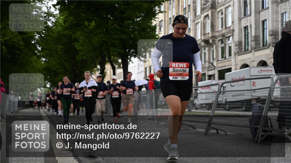 14.06.2026 - REWE Women's Run J. Mangold http://msf.ph/oto/9762227 14.06.2026 11:08:05 Ziel 5296, 5411, 5414, 5459, 5875, 5900, 5931 meine-sportfotos.de