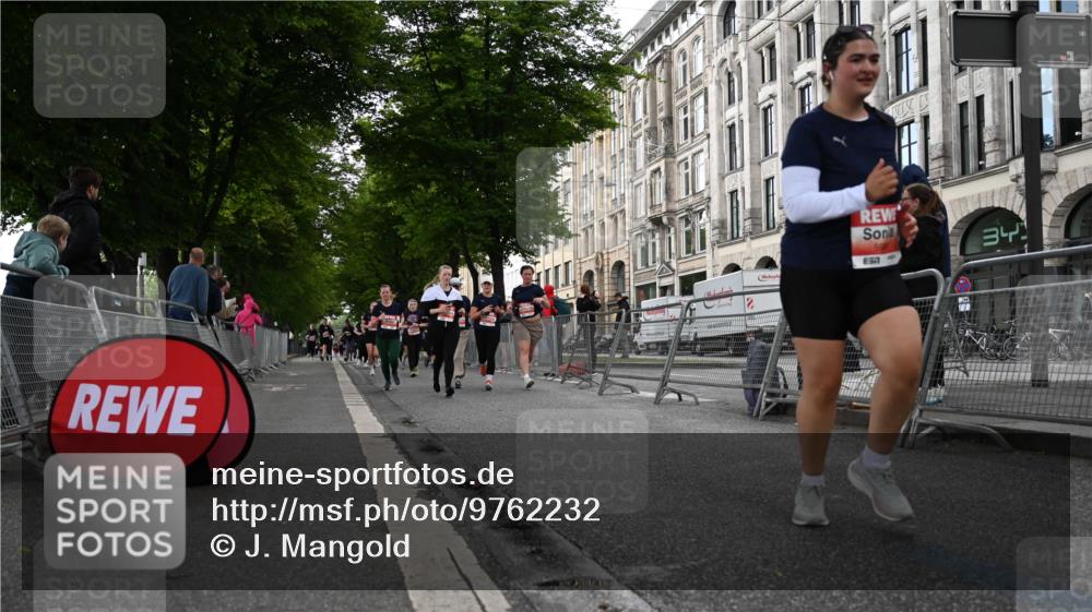 14.06.2026 - REWE Women's Run J. Mangold http://msf.ph/oto/9762232 14.06.2026 11:08:06 Ziel 5296, 5414, 5459, 5875, 5900, 5931 meine-sportfotos.de