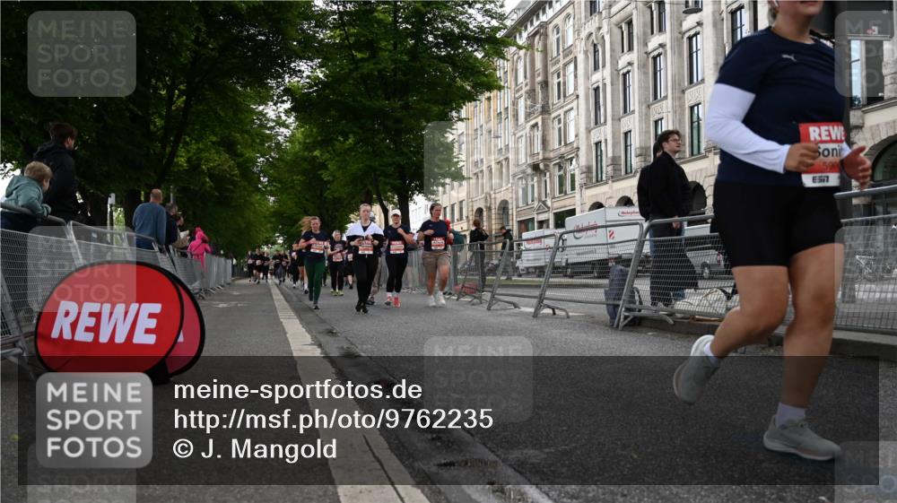 14.06.2026 - REWE Women's Run J. Mangold http://msf.ph/oto/9762235 14.06.2026 11:08:06 Ziel 5296, 5414, 5459, 5875, 5900, 5931 meine-sportfotos.de