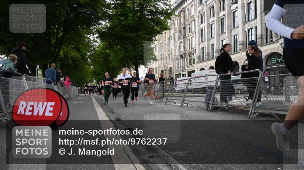 14.06.2026 - REWE Women's Run J. Mangold http://msf.ph/oto/9762237 14.06.2026 11:08:07 Ziel 5175, 5296, 5414, 5459, 5875, 5900, 5931, 5949 meine-sportfotos.de