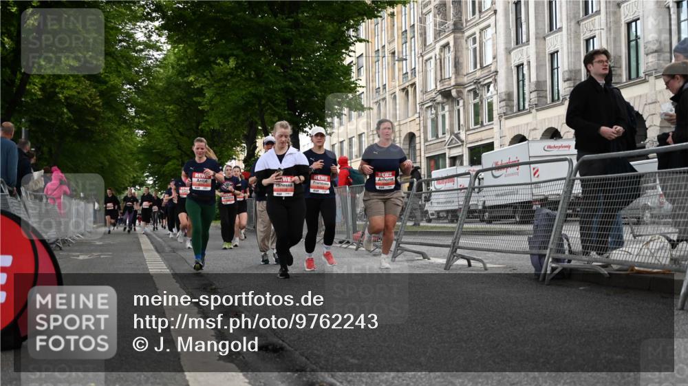 14.06.2026 - REWE Women's Run J. Mangold http://msf.ph/oto/9762243 14.06.2026 11:08:07 Ziel 5175, 5296, 5414, 5459, 5875, 5900, 5931, 5949 meine-sportfotos.de