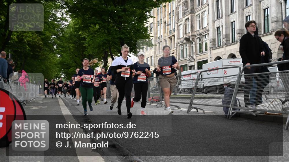 14.06.2026 - REWE Women's Run J. Mangold http://msf.ph/oto/9762245 14.06.2026 11:08:07 Ziel 5175, 5296, 5414, 5459, 5875, 5900, 5931, 5949 meine-sportfotos.de