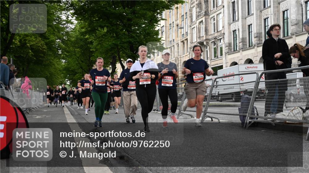 14.06.2026 - REWE Women's Run J. Mangold http://msf.ph/oto/9762250 14.06.2026 11:08:08 Ziel 5175, 5296, 5414, 5459, 5875, 5900, 5931, 5949 meine-sportfotos.de