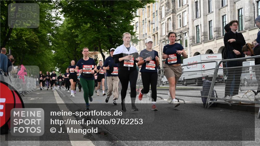 14.06.2026 - REWE Women's Run J. Mangold http://msf.ph/oto/9762253 14.06.2026 11:08:08 Ziel 5175, 5296, 5414, 5459, 5875, 5900, 5931, 5949 meine-sportfotos.de