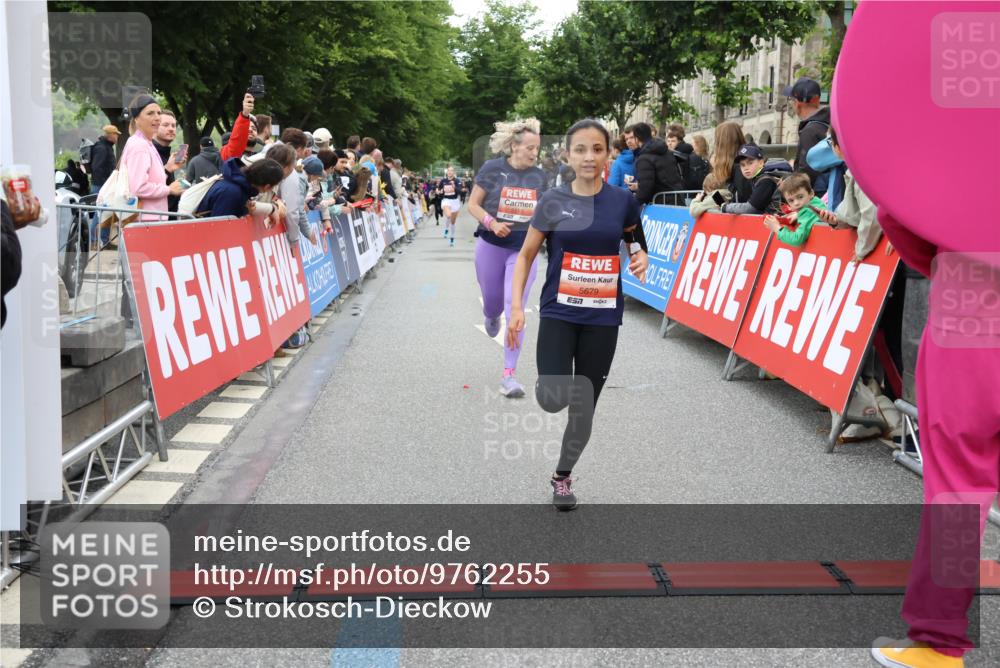 14.06.2026 - REWE Women's Run Strokosch-Dieckow http://msf.ph/oto/9762255 14.06.2026 10:58:18 Ziel 5113, 5505, 5581, 5604, 5661, 5679, 5686 meine-sportfotos.de