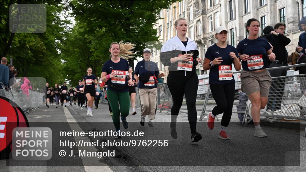 14.06.2026 - REWE Women's Run J. Mangold http://msf.ph/oto/9762256 14.06.2026 11:08:09 Ziel 5175, 5224, 5296, 5414, 5459, 5596, 5875, 5900, 5931, 5949 meine-sportfotos.de