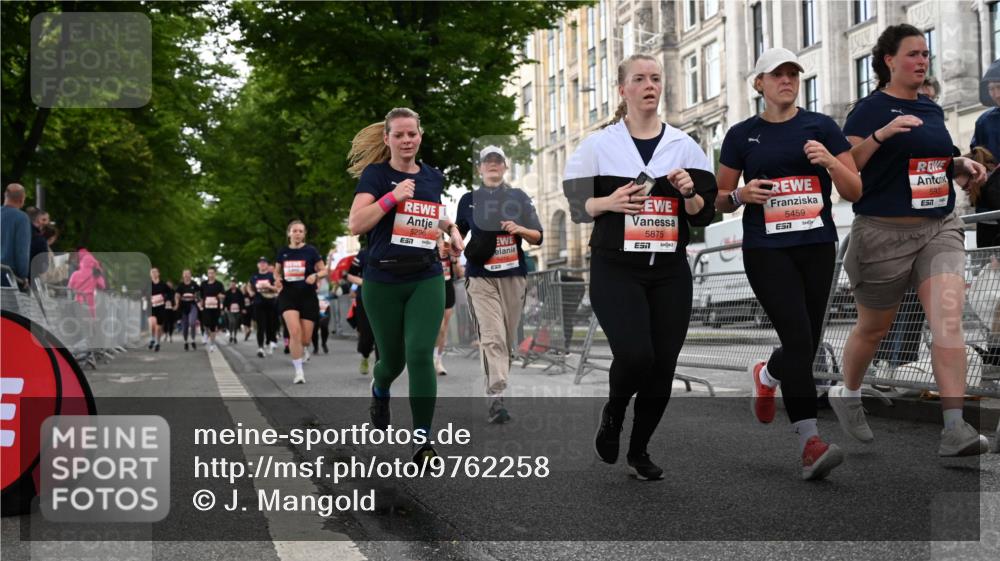 14.06.2026 - REWE Women's Run J. Mangold http://msf.ph/oto/9762258 14.06.2026 11:08:09 Ziel 5175, 5224, 5296, 5414, 5459, 5596, 5875, 5900, 5931, 5949 meine-sportfotos.de