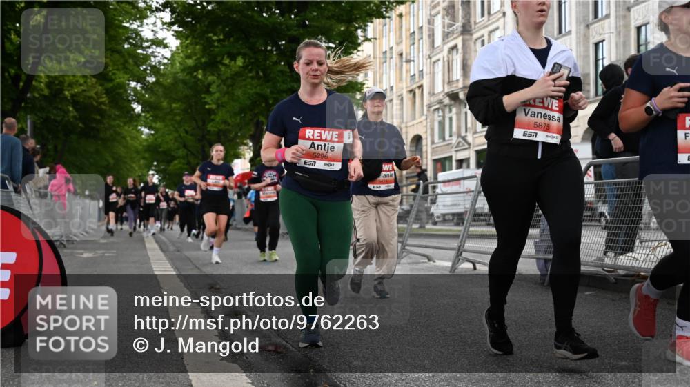 14.06.2026 - REWE Women's Run J. Mangold http://msf.ph/oto/9762263 14.06.2026 11:08:10 Ziel 5175, 5224, 5296, 5414, 5459, 5596, 5851, 5852, 5875, 5900, 5931, 5949, 5994 meine-sportfotos.de