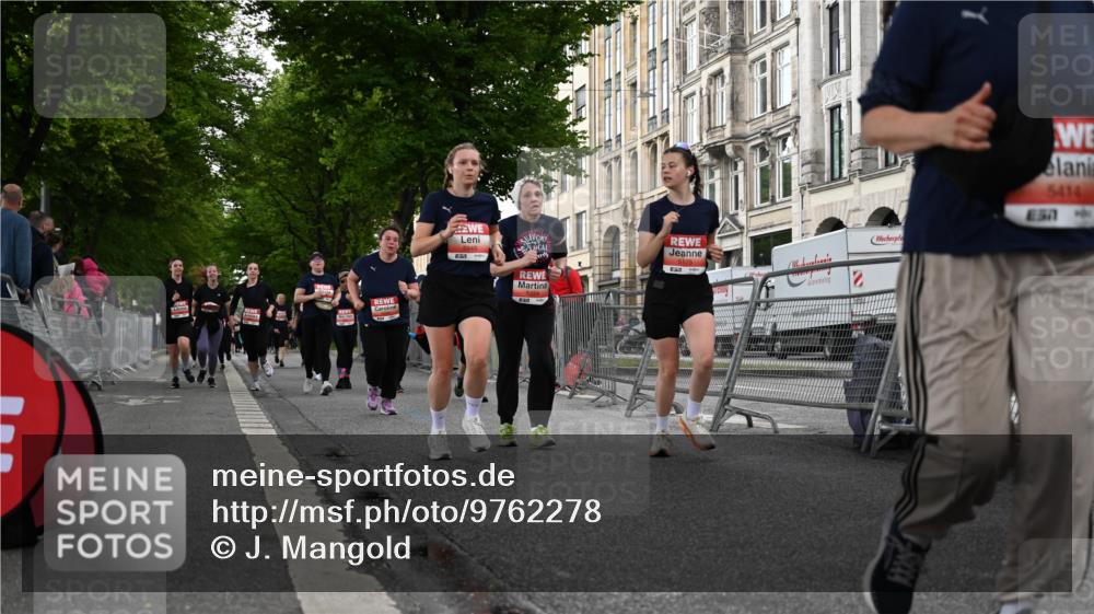 14.06.2026 - REWE Women's Run J. Mangold http://msf.ph/oto/9762278 14.06.2026 11:08:12 Ziel 5175, 5224, 5232, 5235, 5296, 5414, 5459, 5596, 5851, 5852, 5875, 5931, 5949, 5994 meine-sportfotos.de