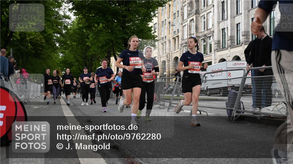 14.06.2026 - REWE Women's Run J. Mangold http://msf.ph/oto/9762280 14.06.2026 11:08:12 Ziel 5175, 5224, 5232, 5235, 5296, 5414, 5459, 5596, 5851, 5852, 5875, 5931, 5949, 5994 meine-sportfotos.de