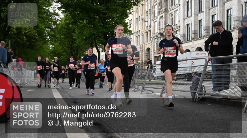 14.06.2026 - REWE Women's Run J. Mangold http://msf.ph/oto/9762283 14.06.2026 11:08:12 Ziel 5175, 5224, 5232, 5235, 5296, 5414, 5459, 5596, 5851, 5852, 5875, 5931, 5949, 5994 meine-sportfotos.de